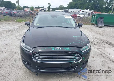 2015 Ford Fusion Hybrid Titanium z USA, uszkodzony, nr VIN 3FA6P0RU0FR218532